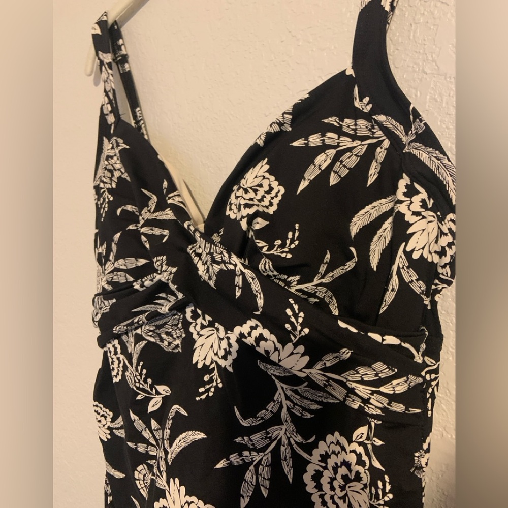 Lands' End Elegant White Swimwear - Picture 2 of 5